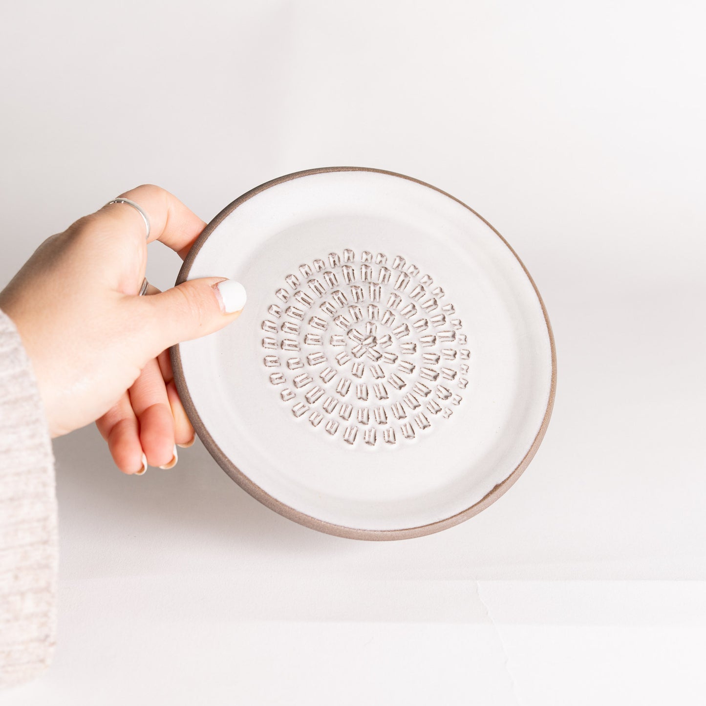 Handmade Ceramic Garlic & Ginger Grinder - Matte White